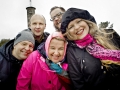 KuvaÂ© PÃ¤ivi Karjalainen
Kokkolan OopperakesÃ¤ 10 vuotta, West Coast Opera
tyÃ¶ryhmÃ¤Ã¤: vas. Sakari Oramo, kapellimestari, Seppo Pohjola, sÃ¤veltÃ¤jÃ¤, Anu Komsi, taiteellinen johtaja, solisti, Aku-Petteri PahkamÃ¤ki, ohjaaja ja Annami HylkilÃ¤, solisti. Taustalla HarrbÃ¥dan majakka, Kokkola.
Jean Sibelius: Neito tornissa
Seppo Pohjola/ libretto Jusa Peltoniemi: HarrbÃ¥dan Neito KANTAESITYS WORLD PREMIERE